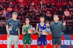 不止是看球！丁彦雨航与郭艾伦为耐高男女篮MVP张宇辰&许梦伊颁奖